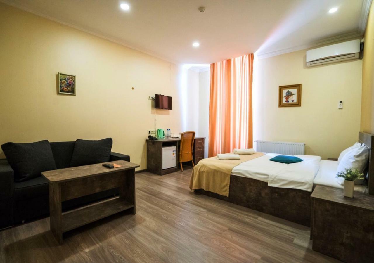 Hotel Nabadi Tbilisi Exteriör bild